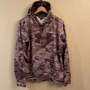 Very gently worn men’s Under Armour hoodie.Size 2XL